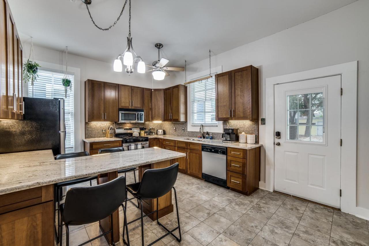 Downtown Historic 2Bdrm, Walk To Riverwalk, Alamo; Beautifully Renovated! San Antonio Zewnętrze zdjęcie